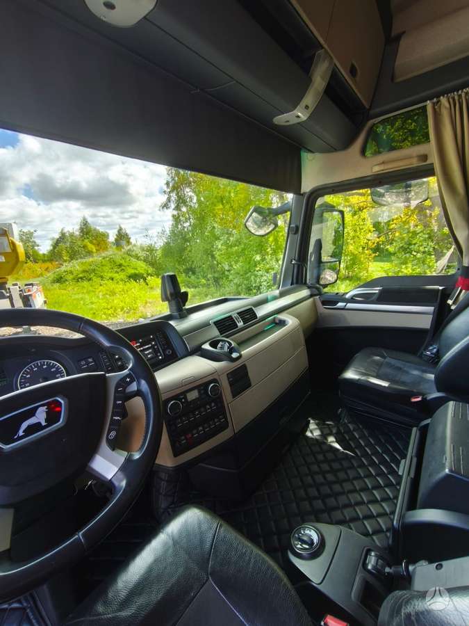 MAN TGX, double sleeper