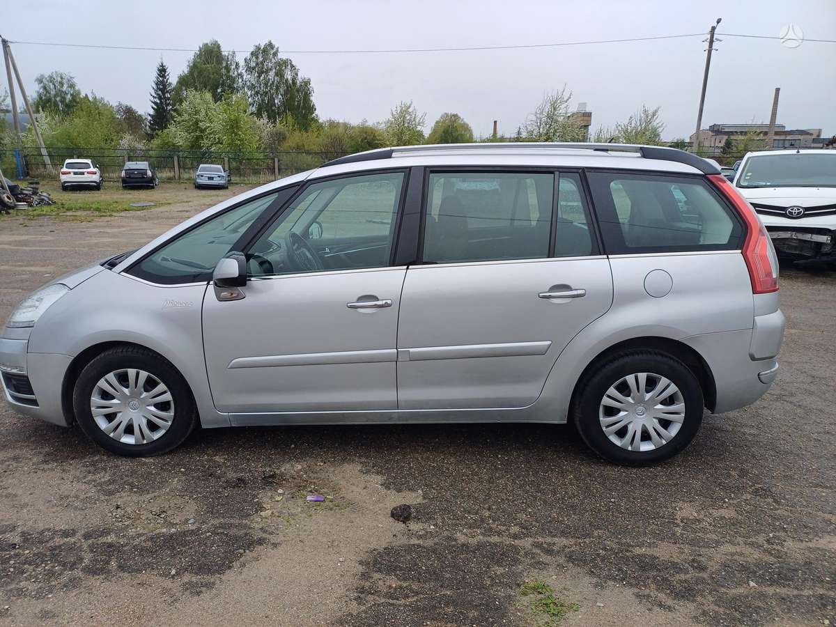 Citroen C4, 1.6 l., hatchback