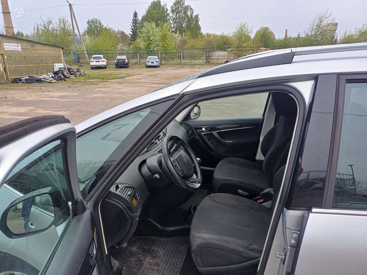 Citroen C4, 1.6 l., hatchback