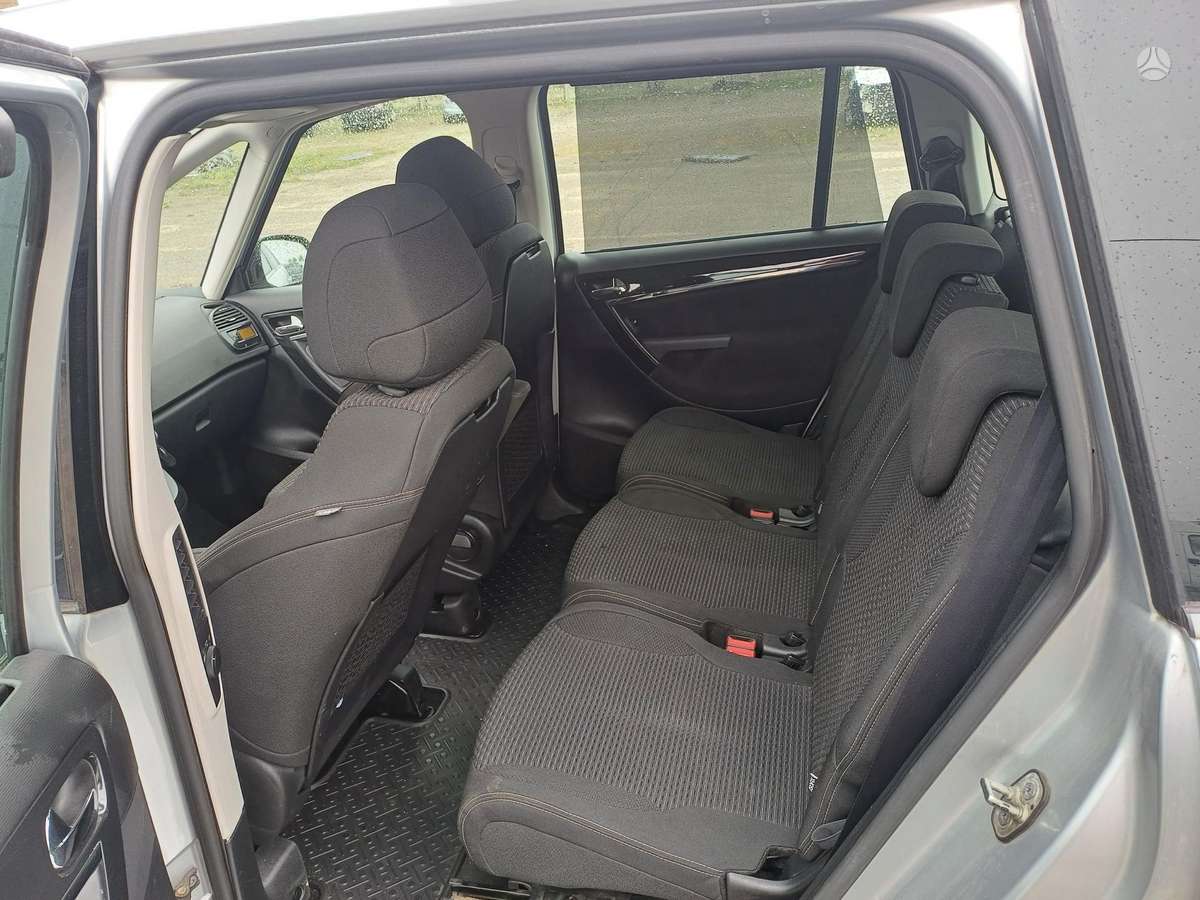 Citroen C4, 1.6 l., hatchback