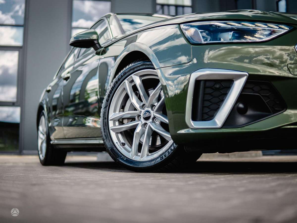Audi A4, 2.0 l., Седан