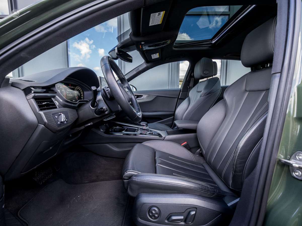 Audi A4, 2.0 l., Седан