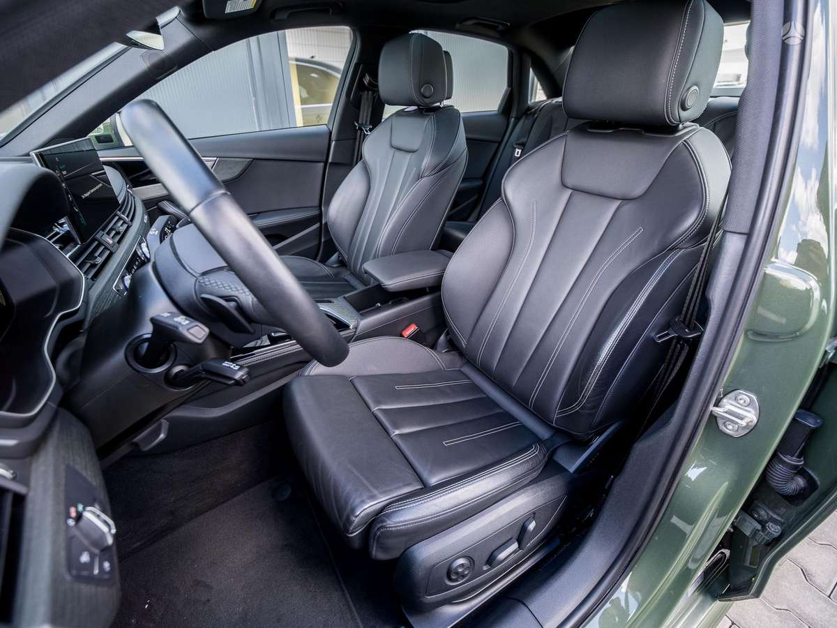 Audi A4, 2.0 l., Седан