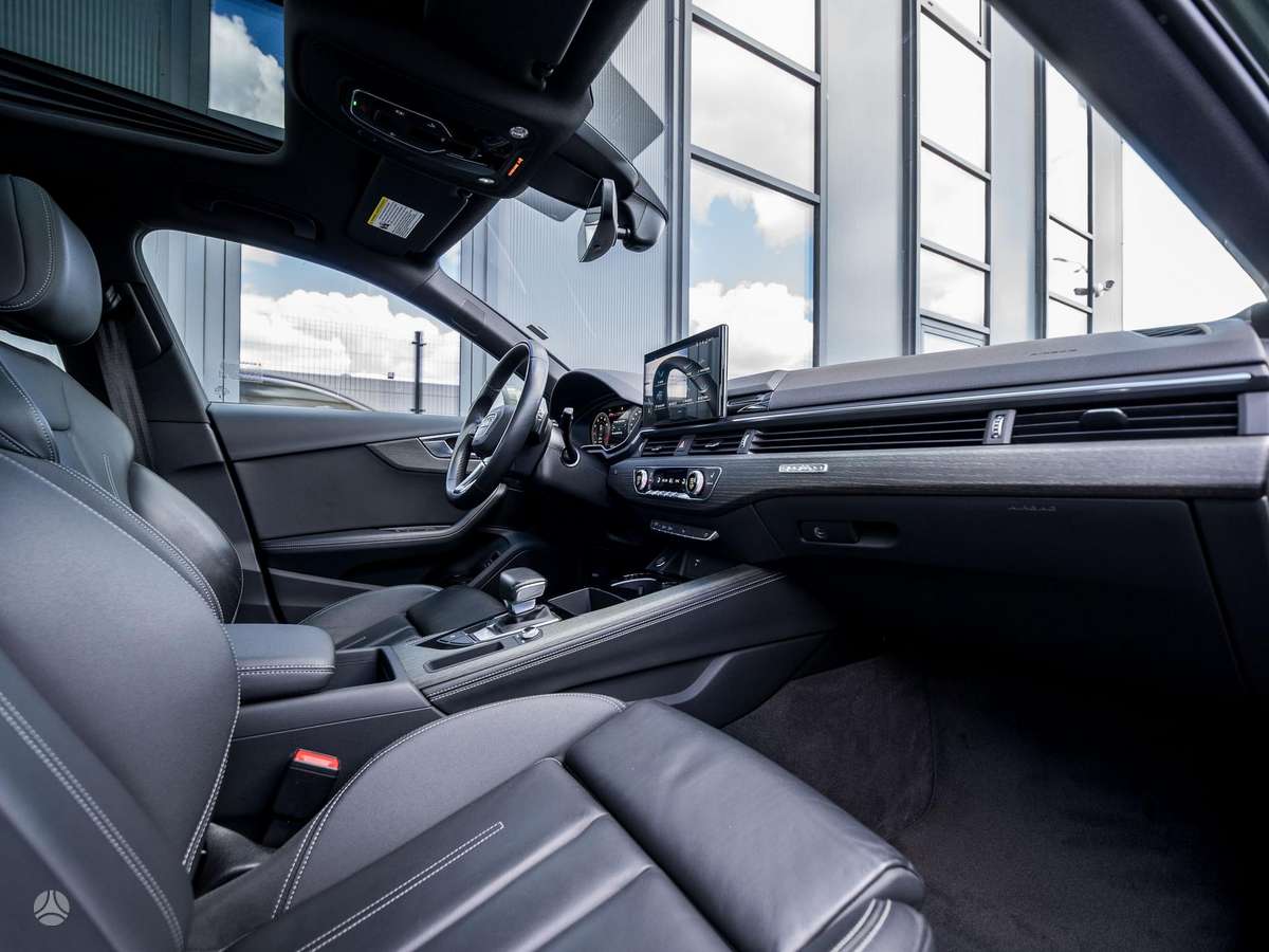 Audi A4, 2.0 l., Седан