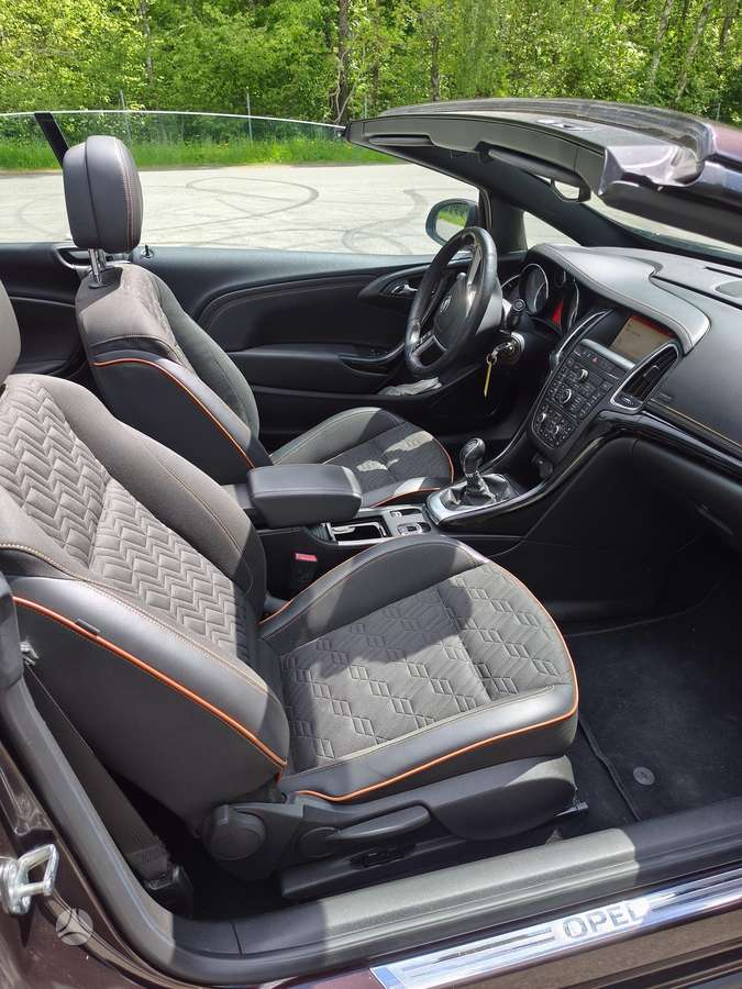 Opel Cascada, 2.0 l., convertible