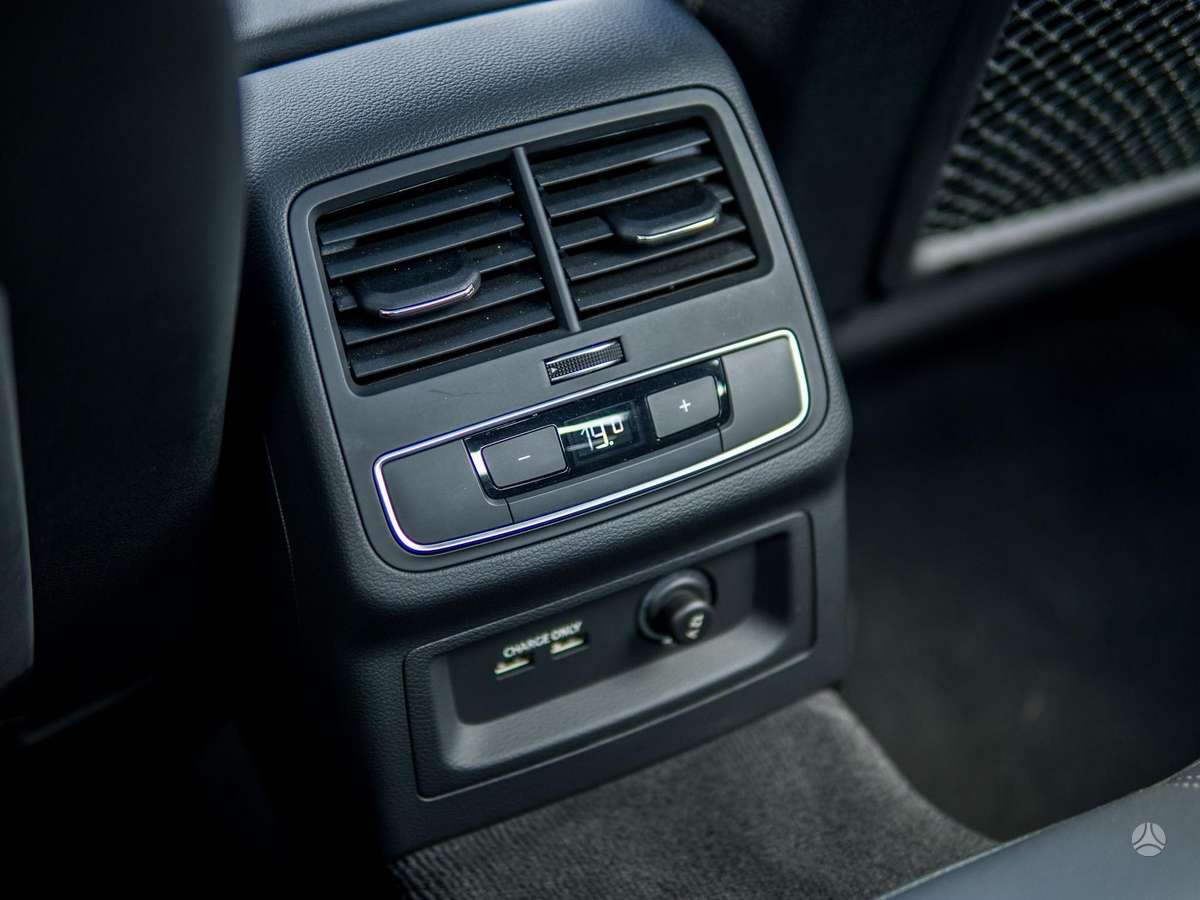 Audi A4, 2.0 l., Седан