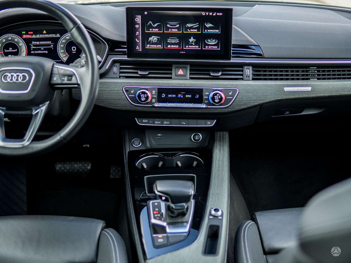 Audi A4, 2.0 l., Седан