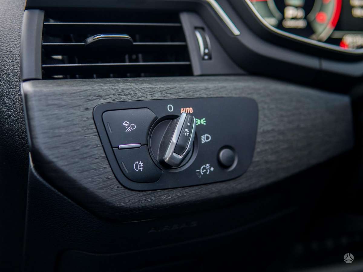Audi A4, 2.0 l., Седан
