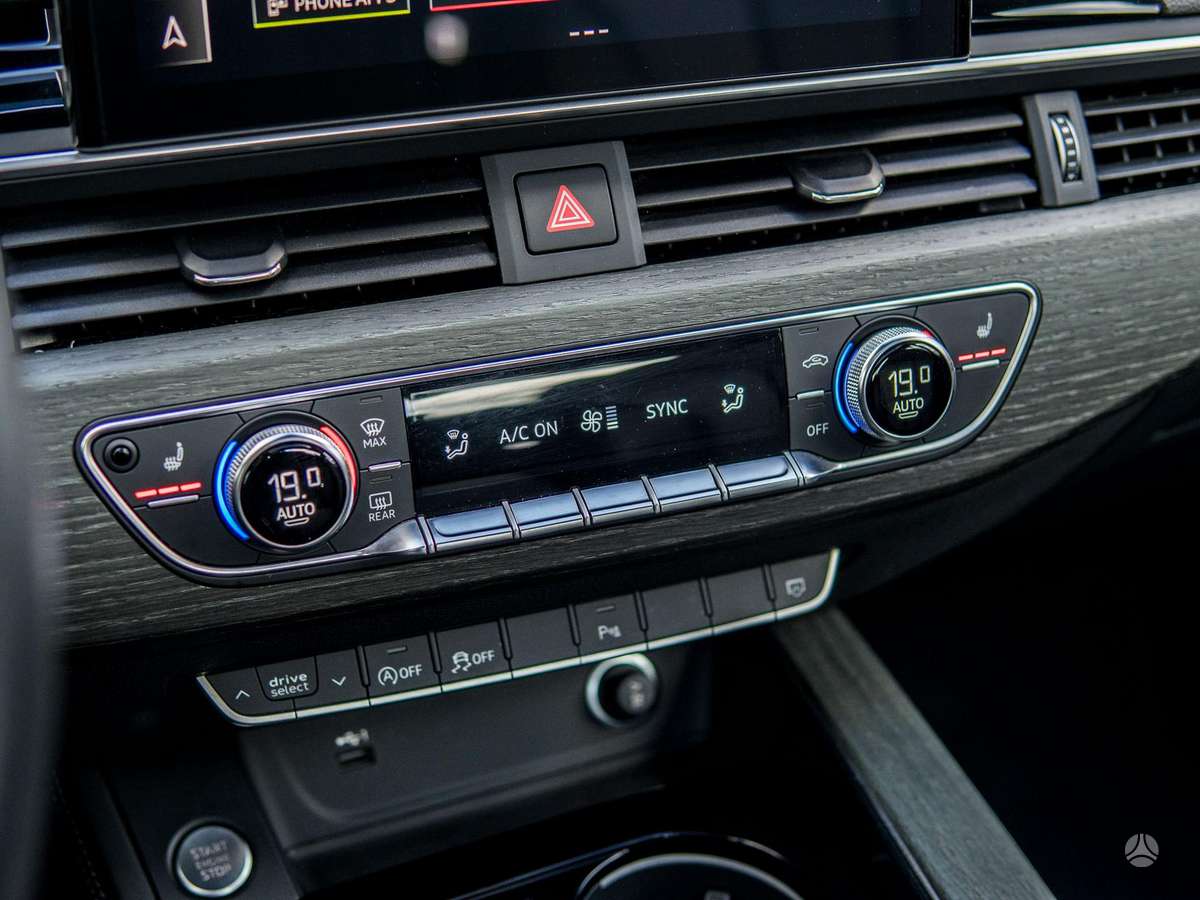 Audi A4, 2.0 l., Седан
