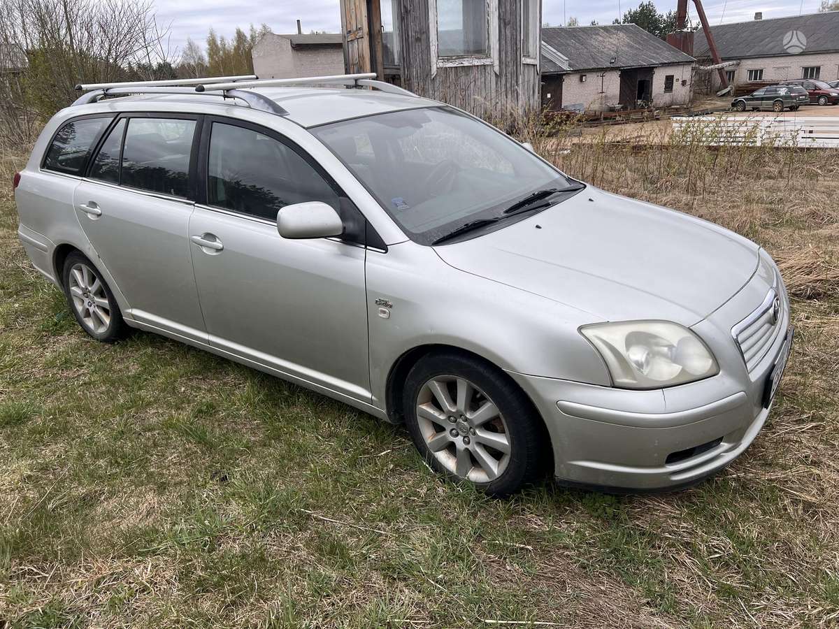 Toyota Avensis - 1