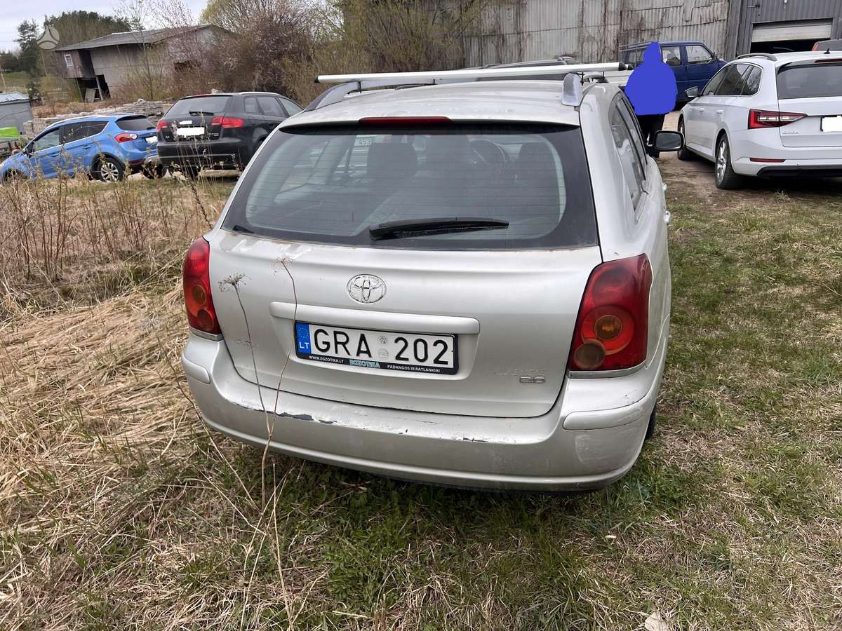 Toyota Avensis - 5