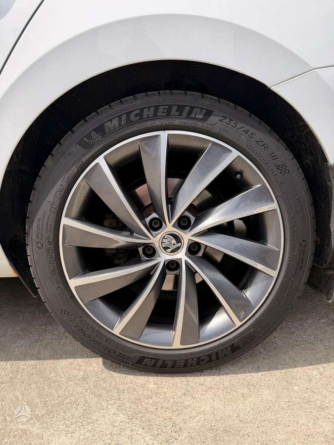 Skoda Superb, 2.0 l., hatchback