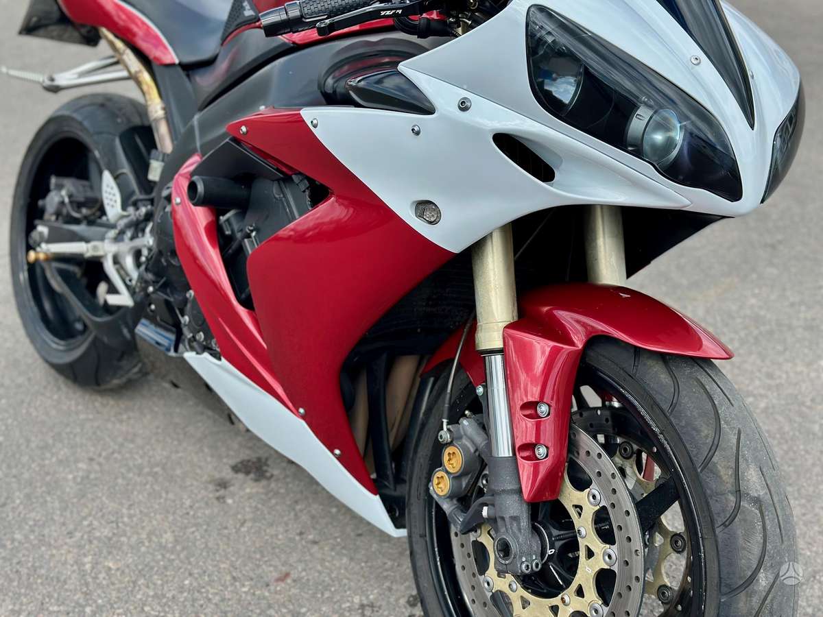 Yamaha R1 1000cc, superbikes