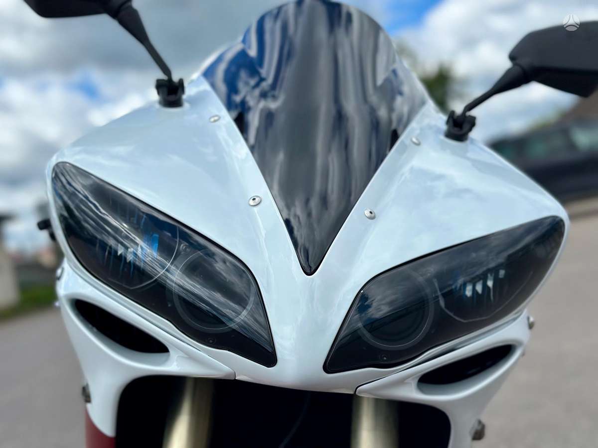 Yamaha R1 1000cc, superbikes