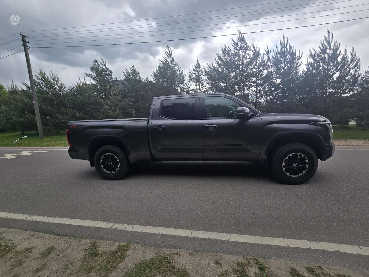 Toyota Tundra - 4