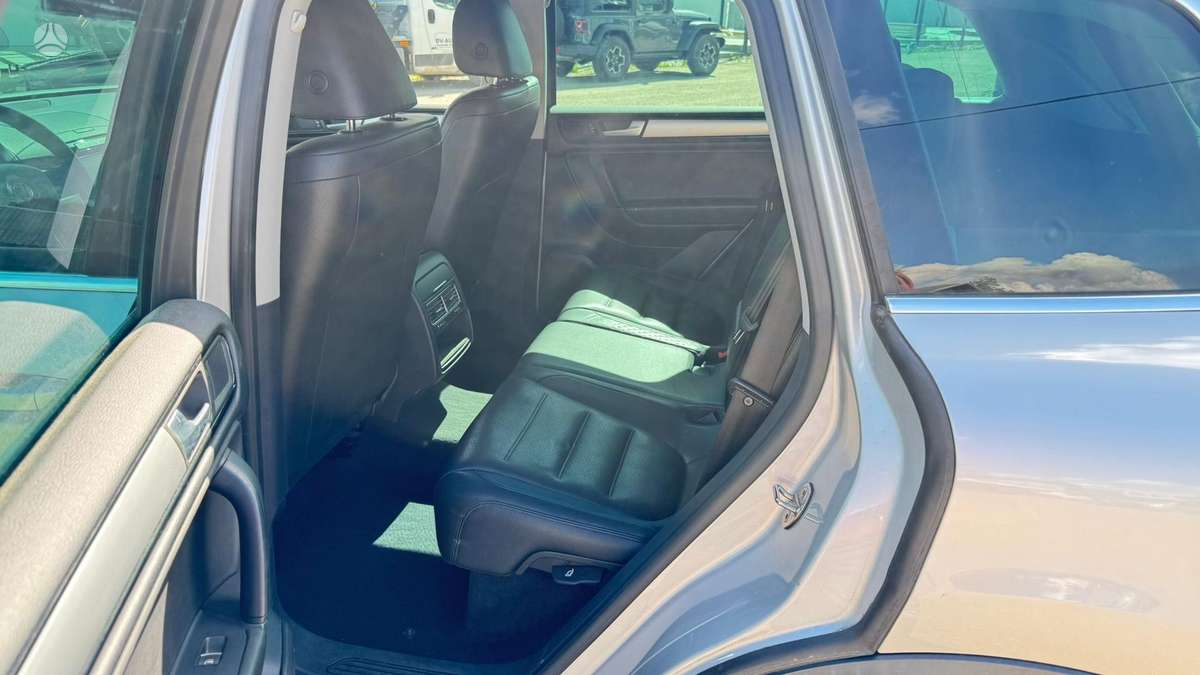 Volkswagen Touareg - 12