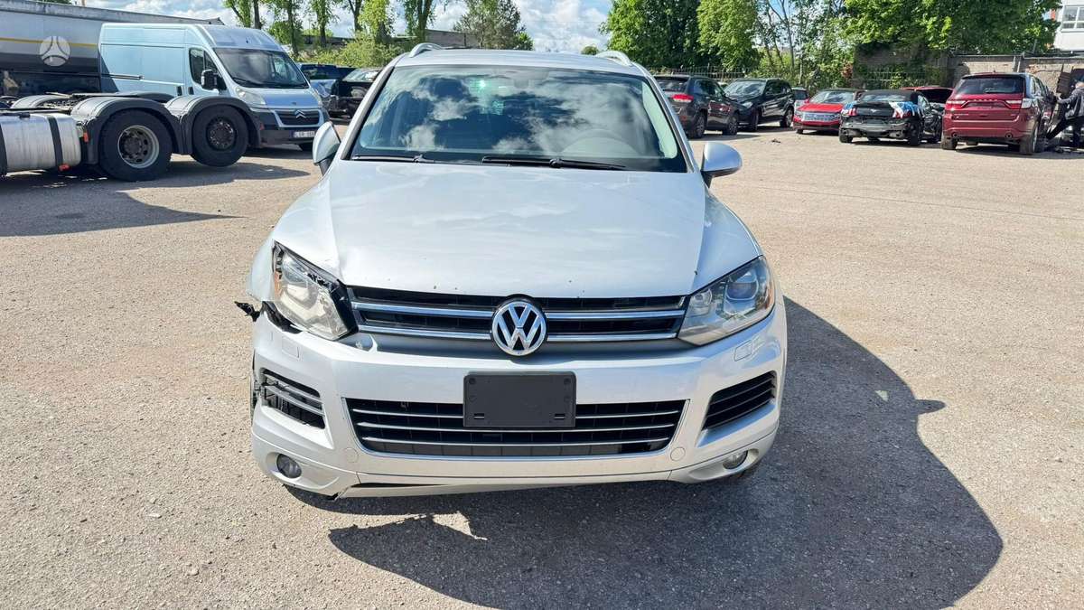 Volkswagen Touareg - 2
