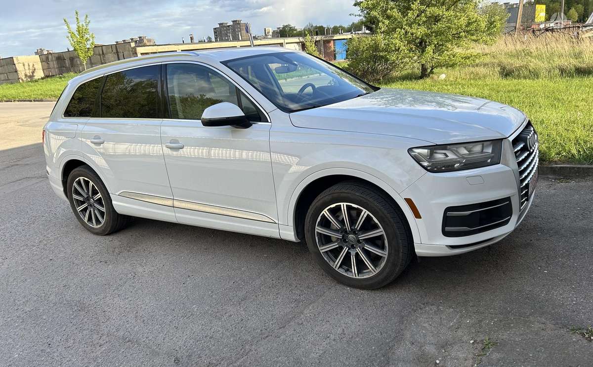 Audi Q7, 3.0 l., off-road / crossover
