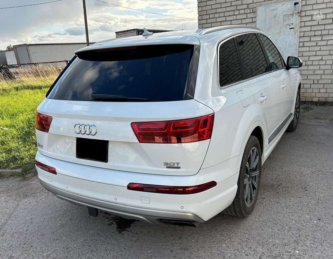 Audi Q7, 3.0 l., off-road / crossover