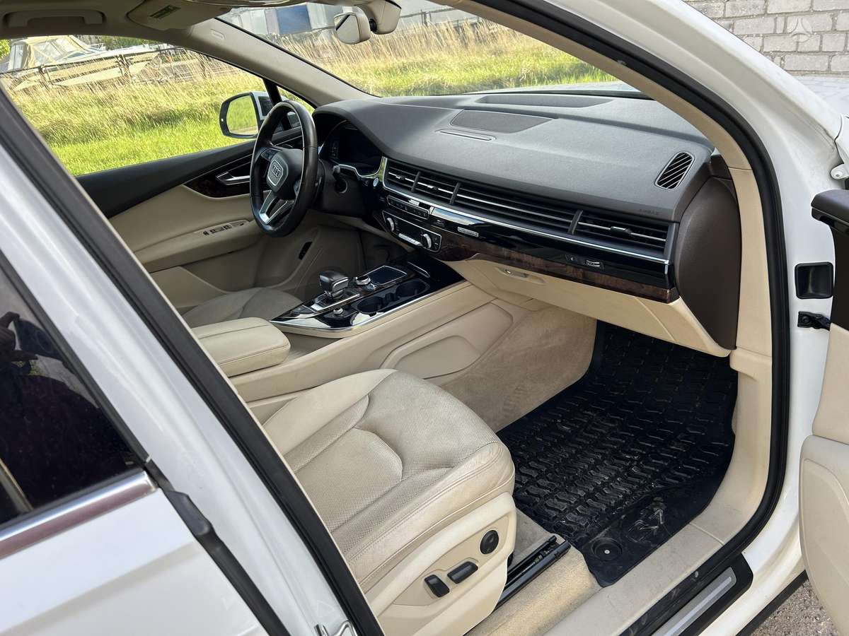 Audi Q7, 3.0 l., off-road / crossover