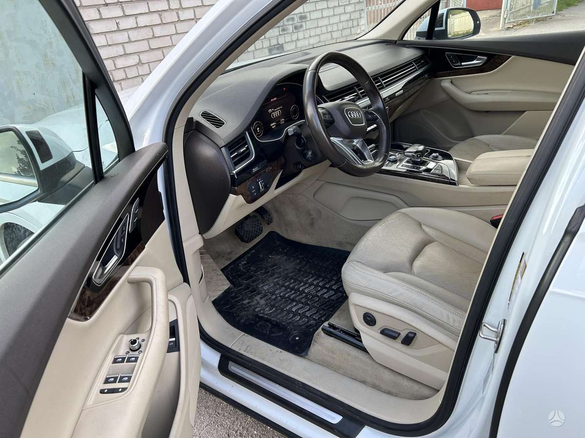 Audi Q7, 3.0 l., off-road / crossover