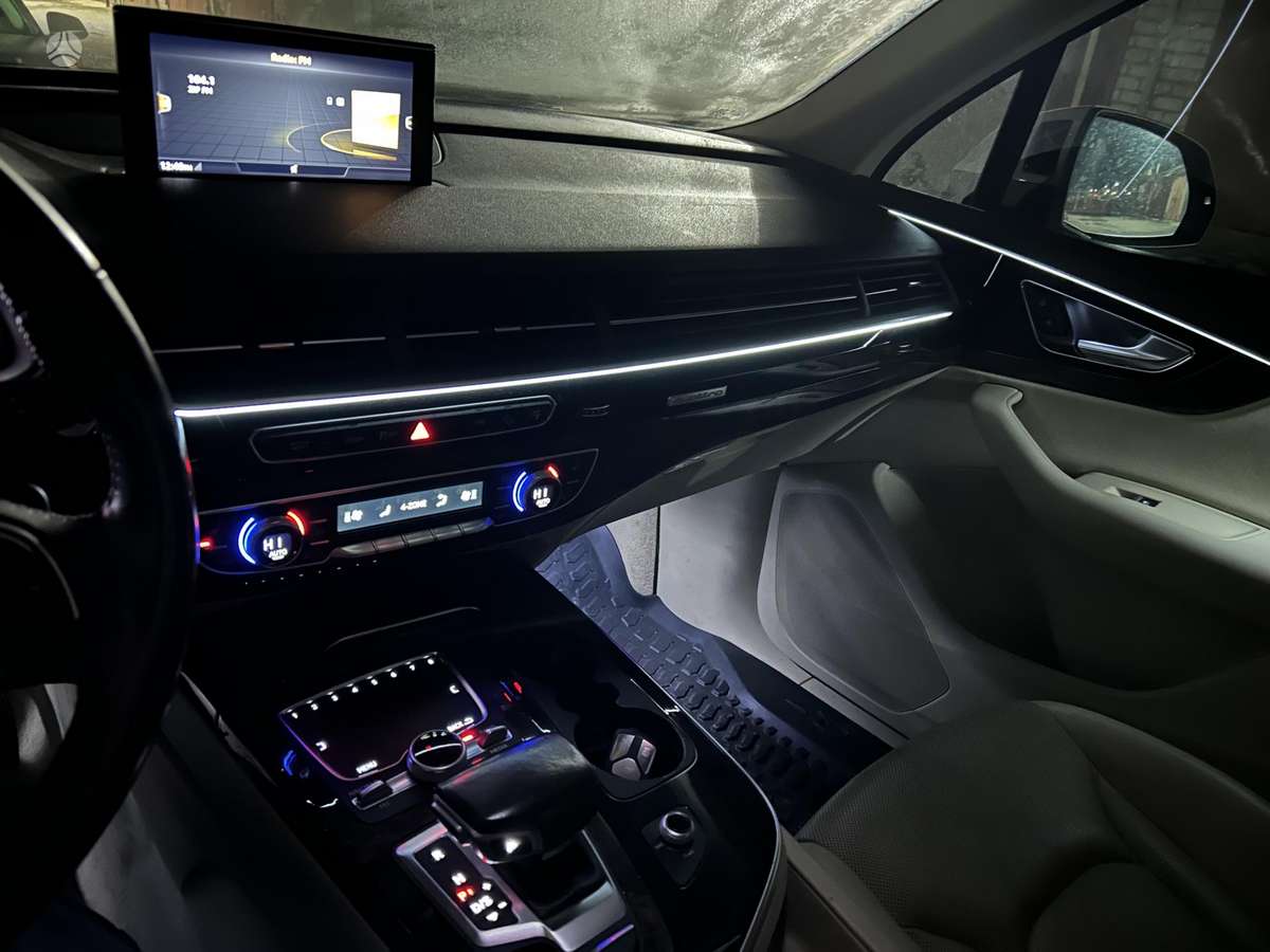 Audi Q7, 3.0 l., off-road / crossover