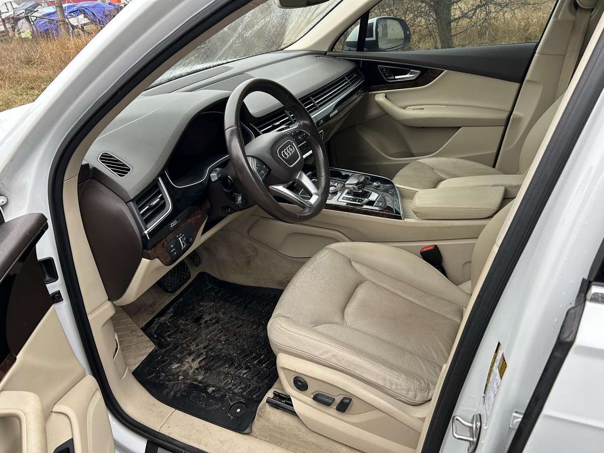Audi Q7, 3.0 l., off-road / crossover