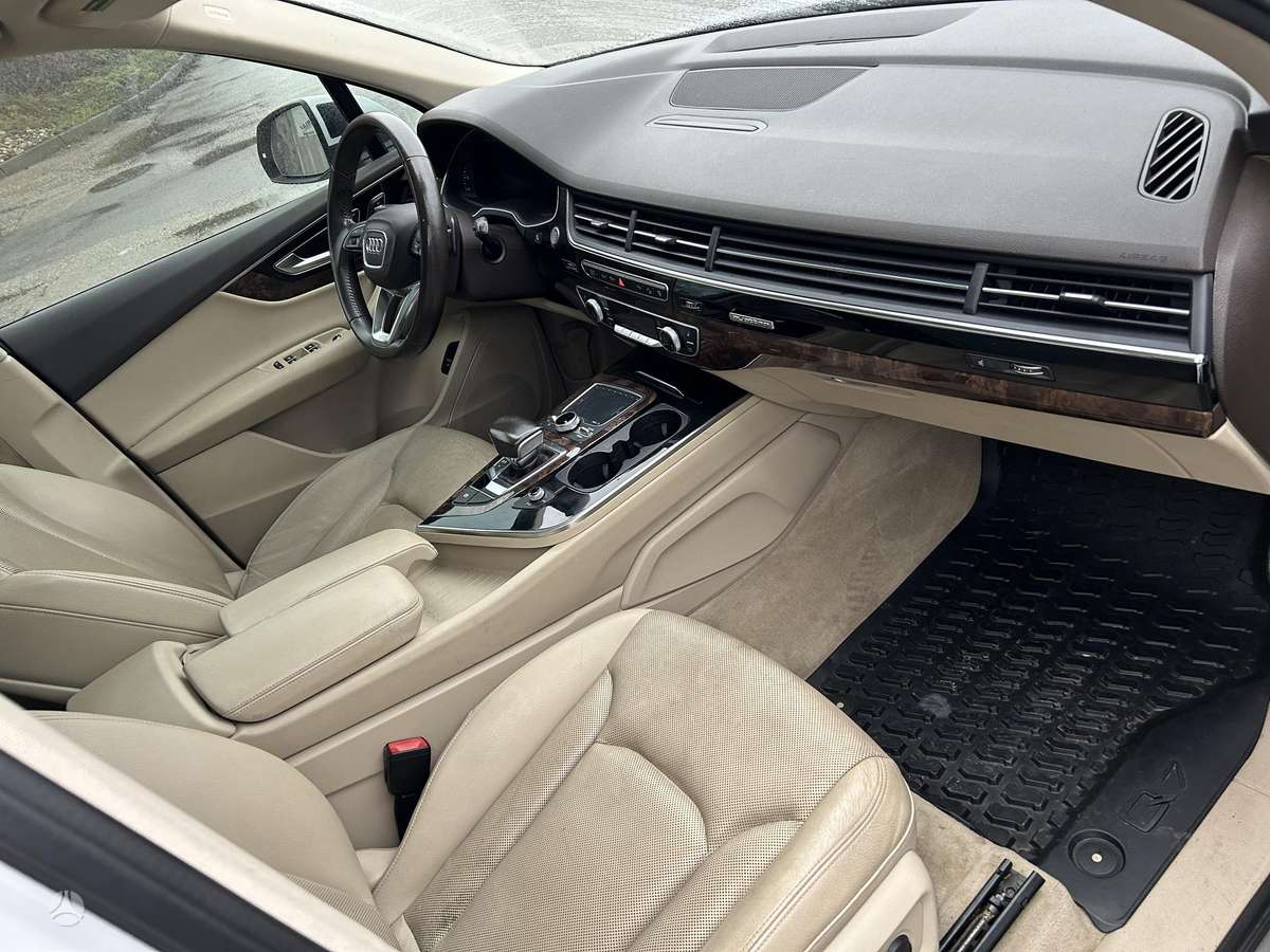 Audi Q7, 3.0 l., off-road / crossover
