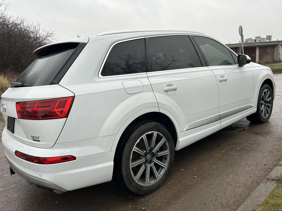 Audi Q7, 3.0 l., off-road / crossover