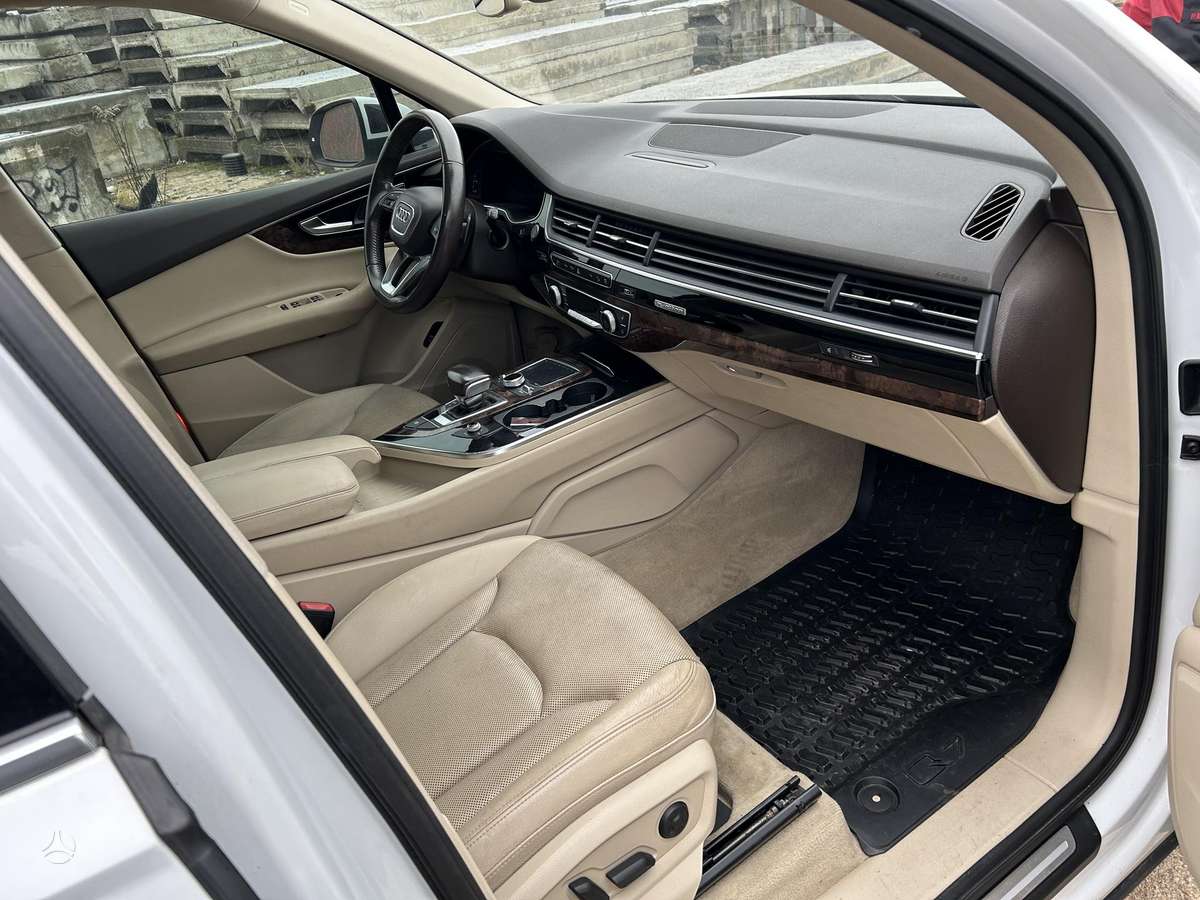 Audi Q7, 3.0 l., off-road / crossover
