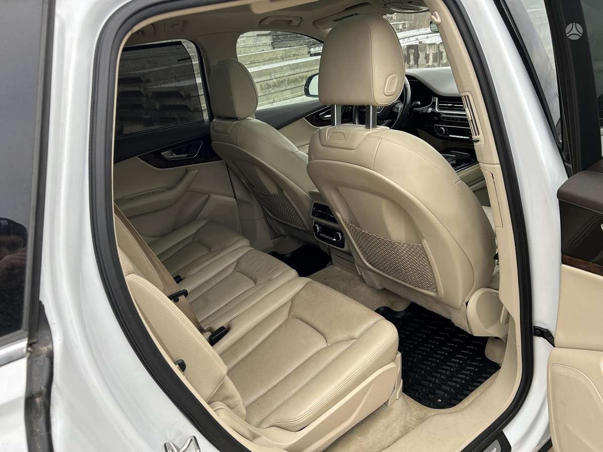 Audi Q7, 3.0 l., off-road / crossover