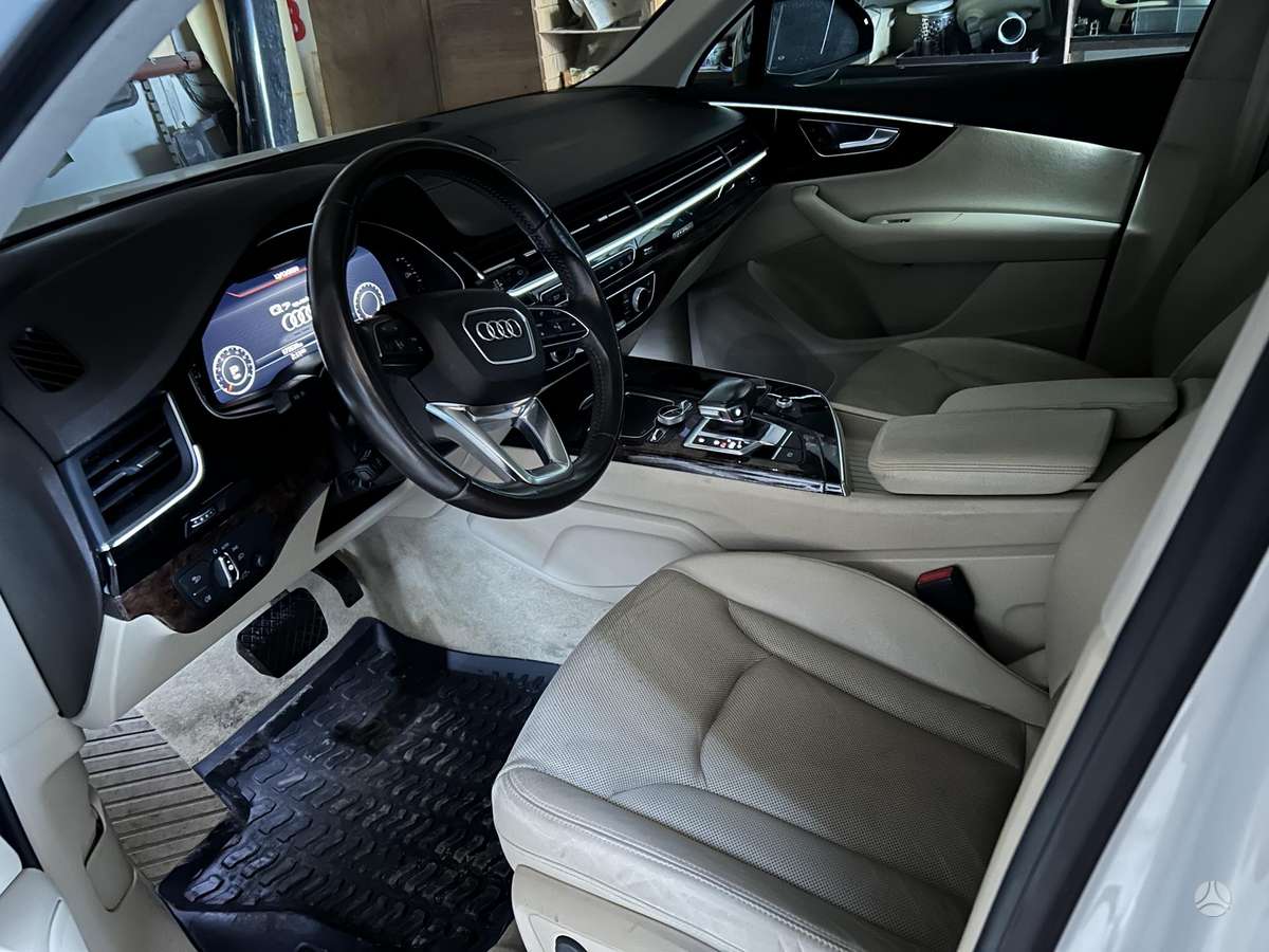 Audi Q7, 3.0 l., off-road / crossover