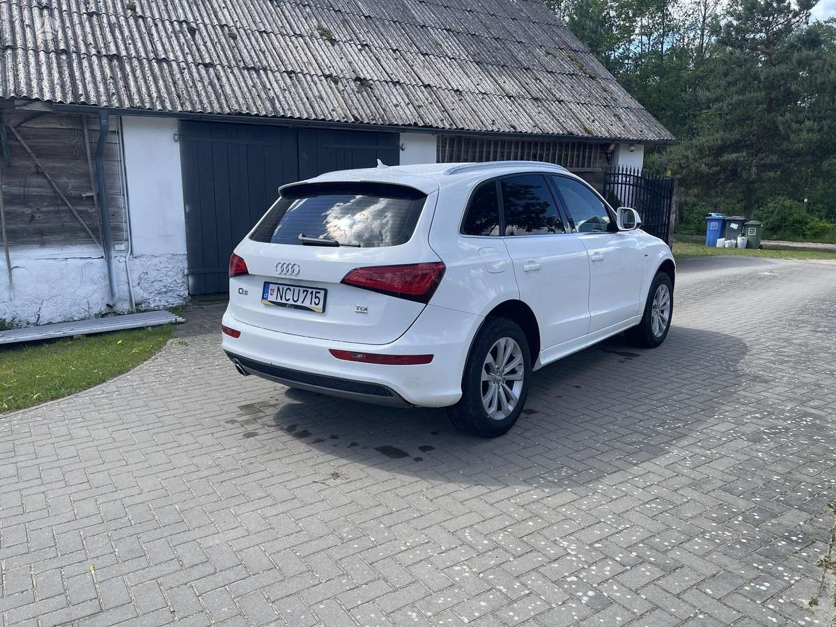 Audi Q5, 2.0 l., off-road / crossover