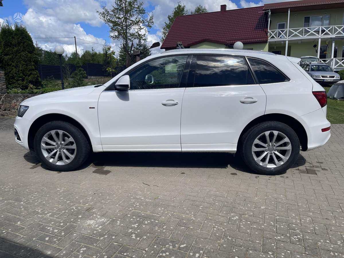 Audi Q5, 2.0 l., off-road / crossover