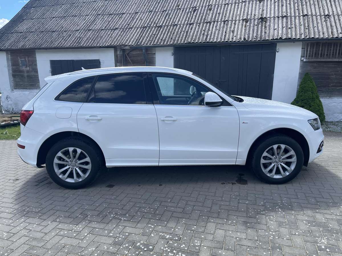 Audi Q5, 2.0 l., off-road / crossover