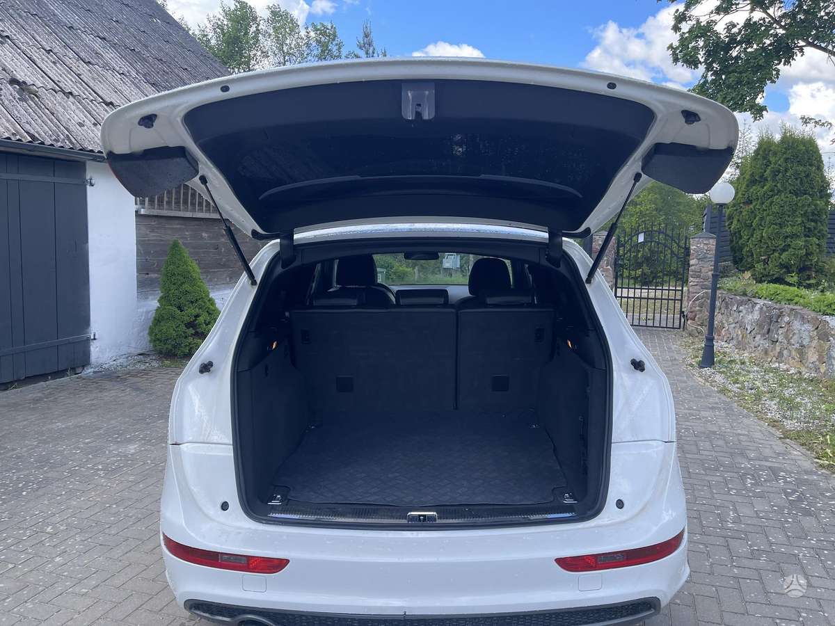 Audi Q5, 2.0 l., off-road / crossover