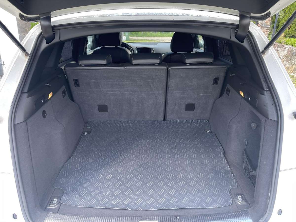 Audi Q5, 2.0 l., off-road / crossover