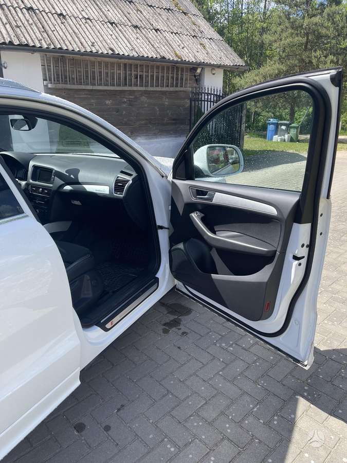 Audi Q5, 2.0 l., off-road / crossover