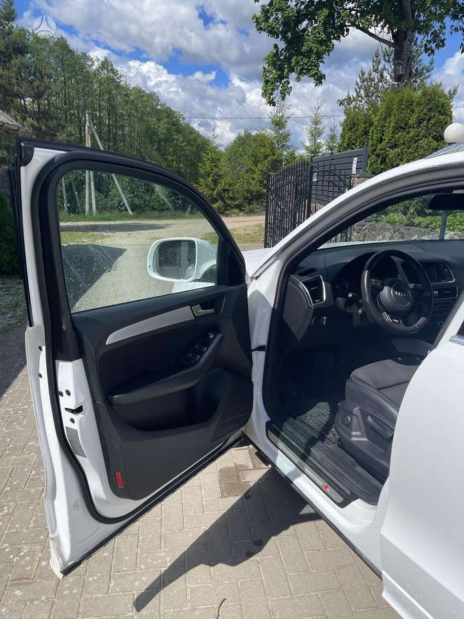 Audi Q5, 2.0 l., off-road / crossover