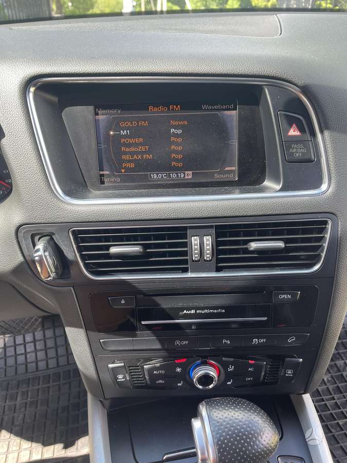 Audi Q5, 2.0 l., off-road / crossover