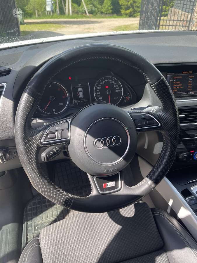 Audi Q5, 2.0 l., off-road / crossover