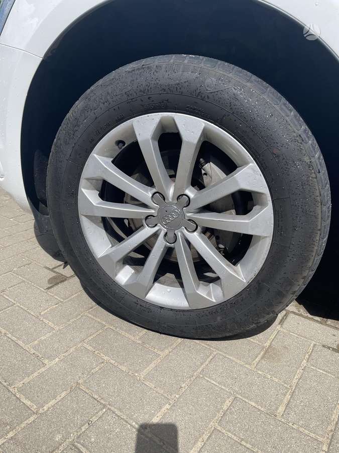 Audi Q5, 2.0 l., off-road / crossover
