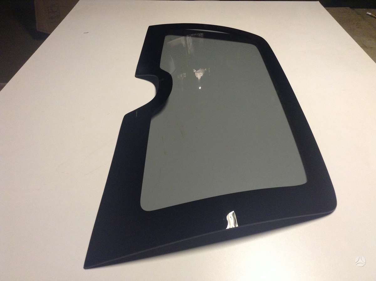 Mitsubishi L200 windows
