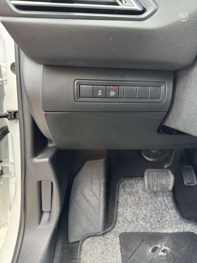 Peugeot 308 - 8