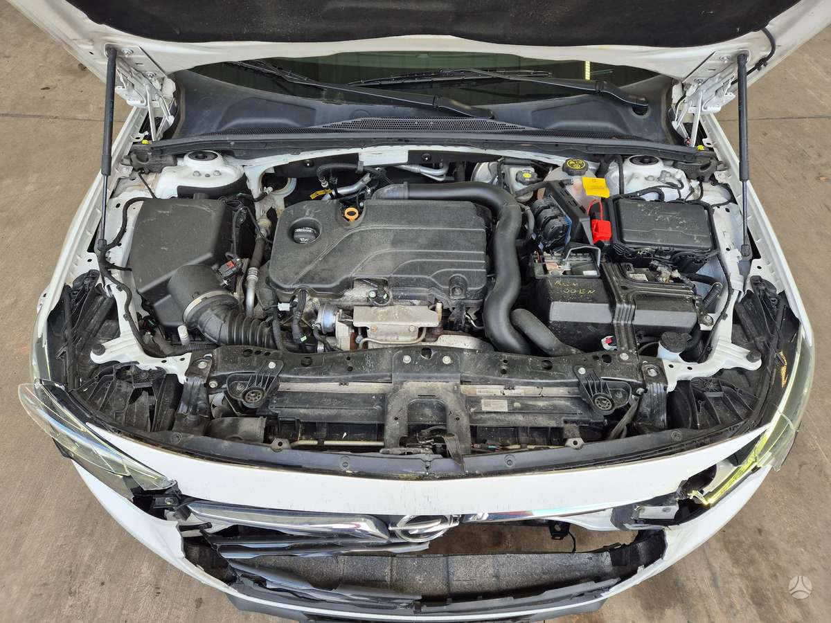 Opel Insignia, 1.5 l., hatchback