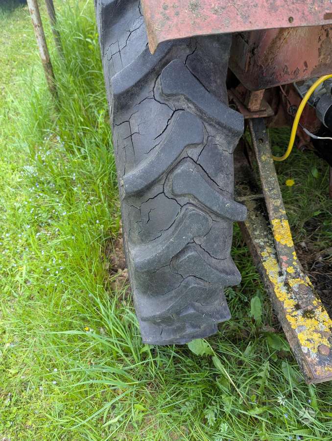 -Kita- Kita, tractors