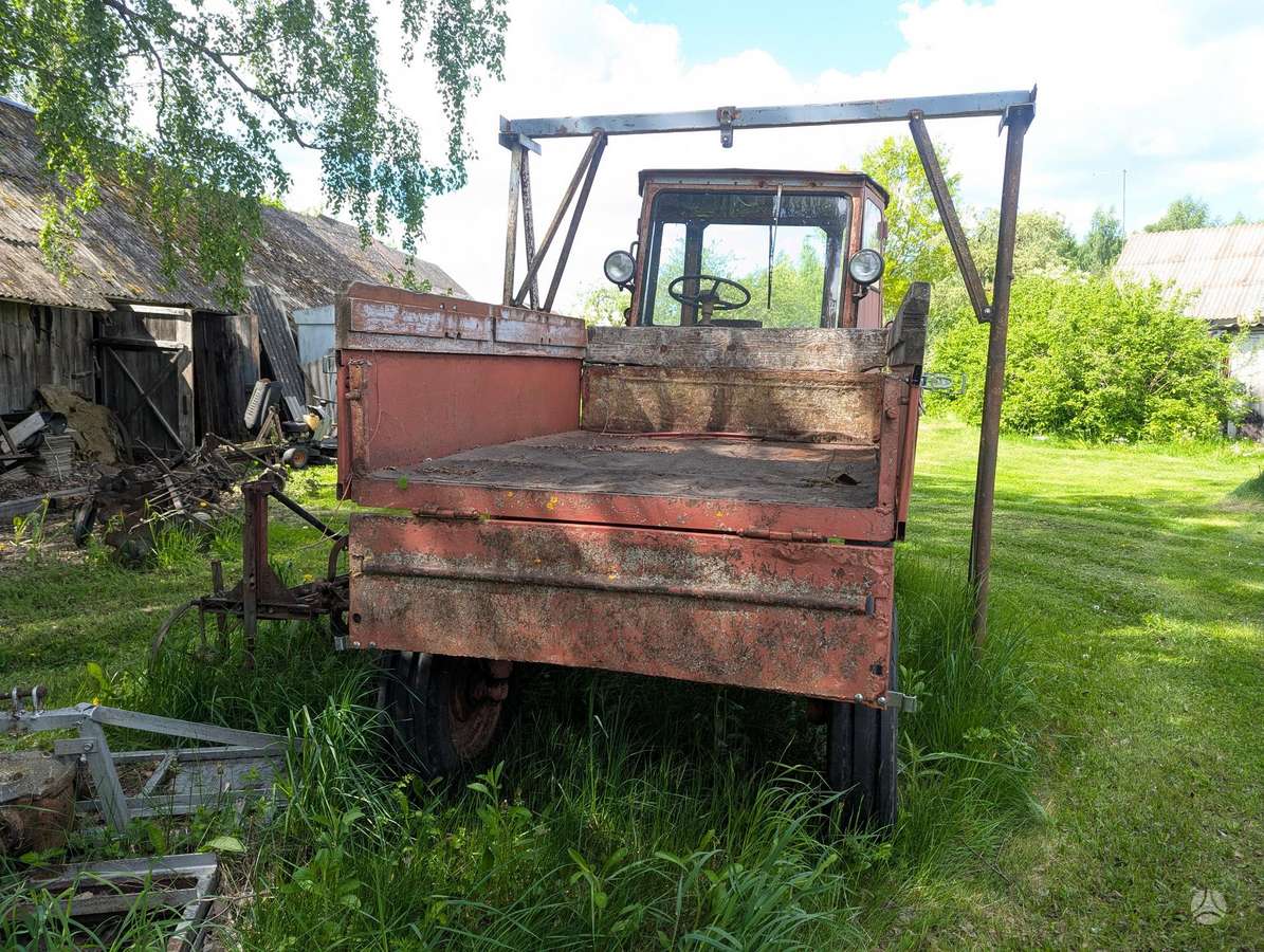 -Kita- Kita, tractors