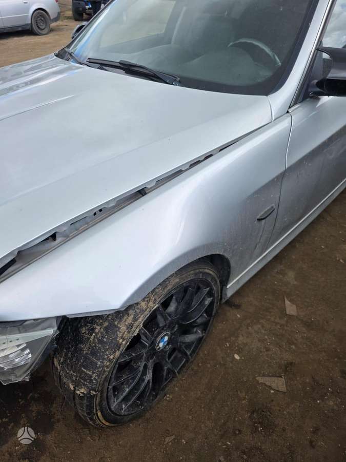 BMW 3 serija dalimis