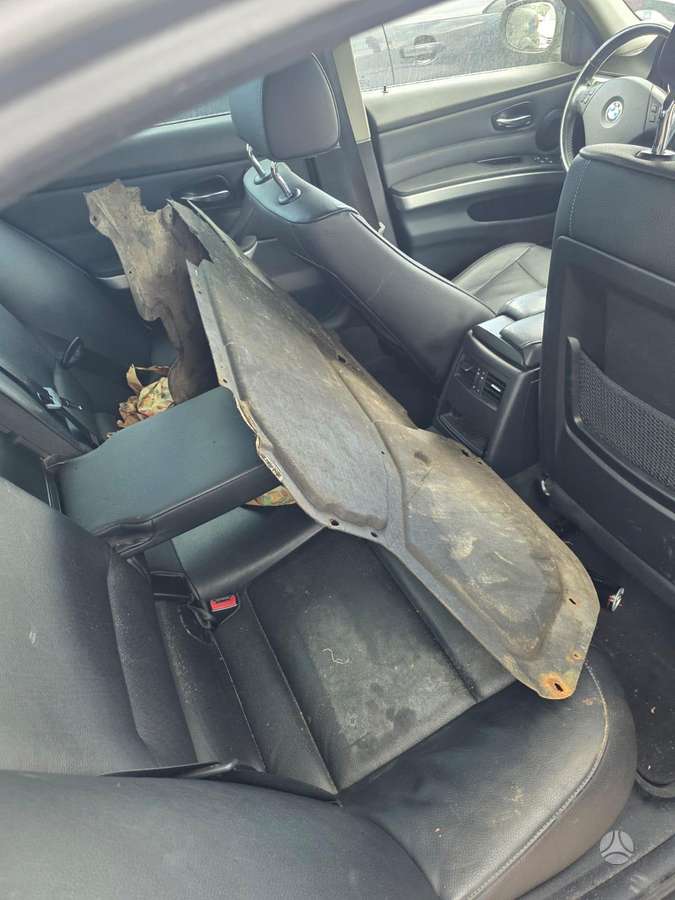 BMW 3 serija dalimis