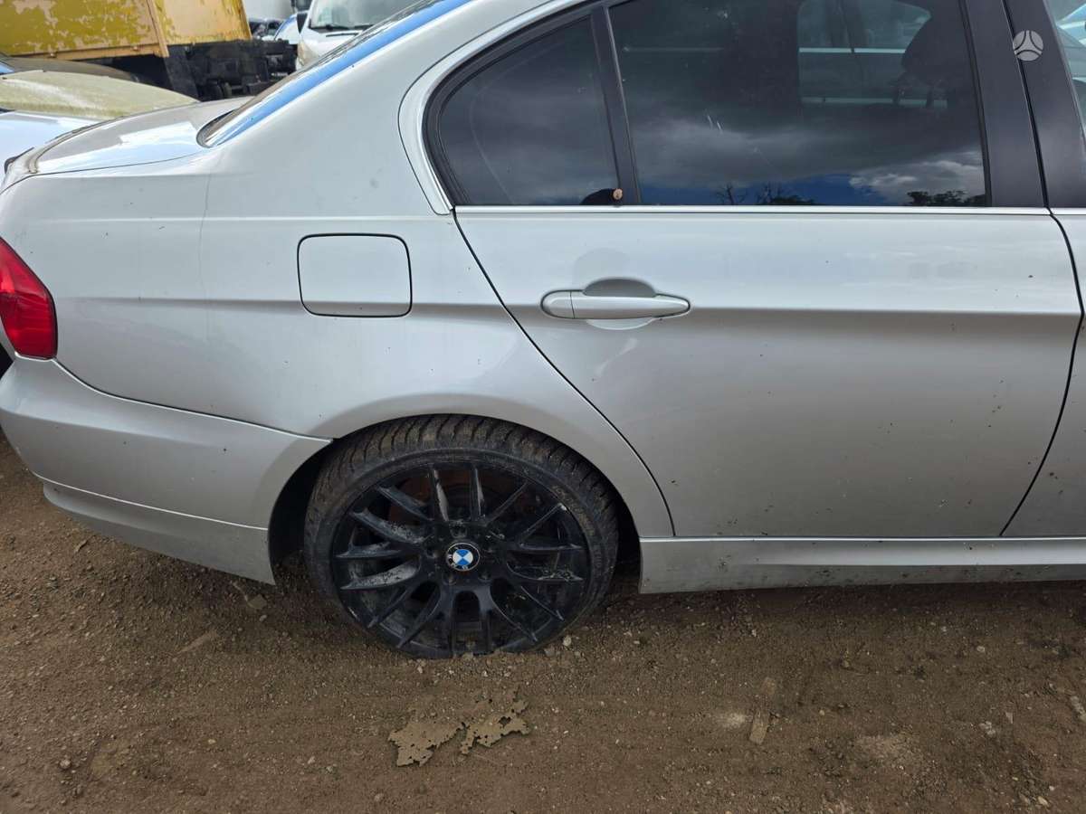 BMW 3 serija dalimis